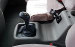White Cargo Van Truck 4x2 185 HP DFL11408 For Transferring Goods / Fruits