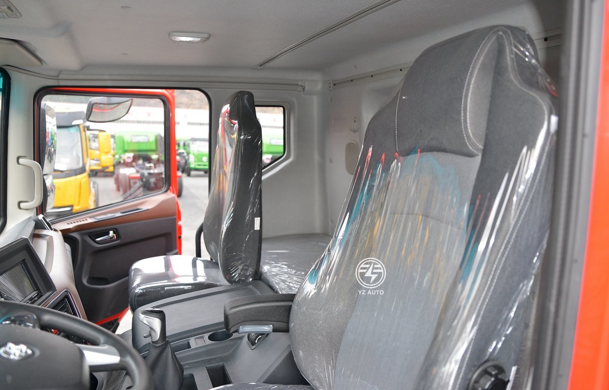 Euro 6 Emission Standard 20T Heavy Dump Truck With 8x4 Drive Wheel And Engine Capacity