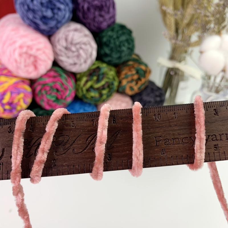 1/3.5NM 100% Chunky Velvet Dyed Polyester Yarn Crochet For Hand Knitting