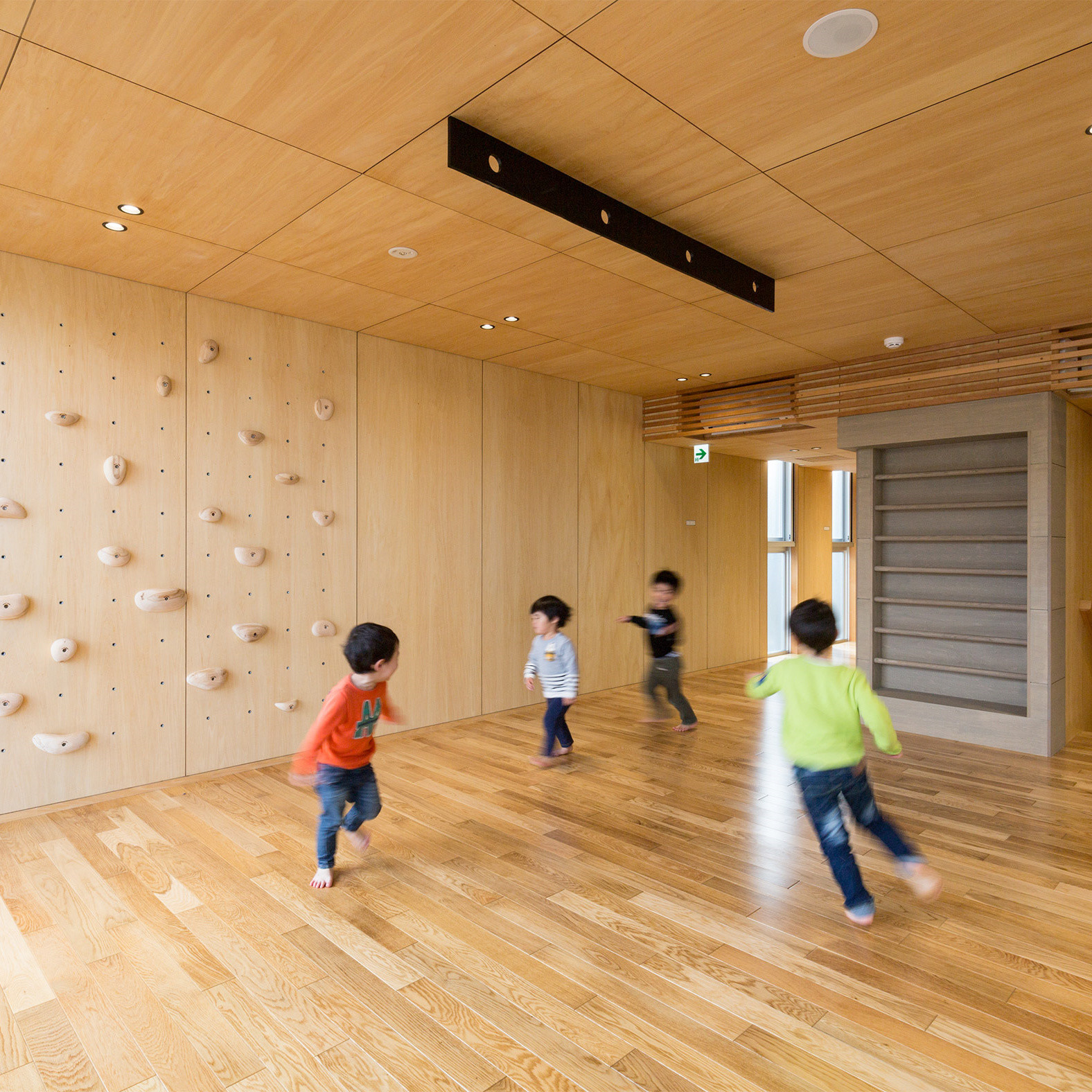 Interior Decor Acoustic Wood Ceiling Panels Flat Surface Suspended Wood Ceiling Tiles