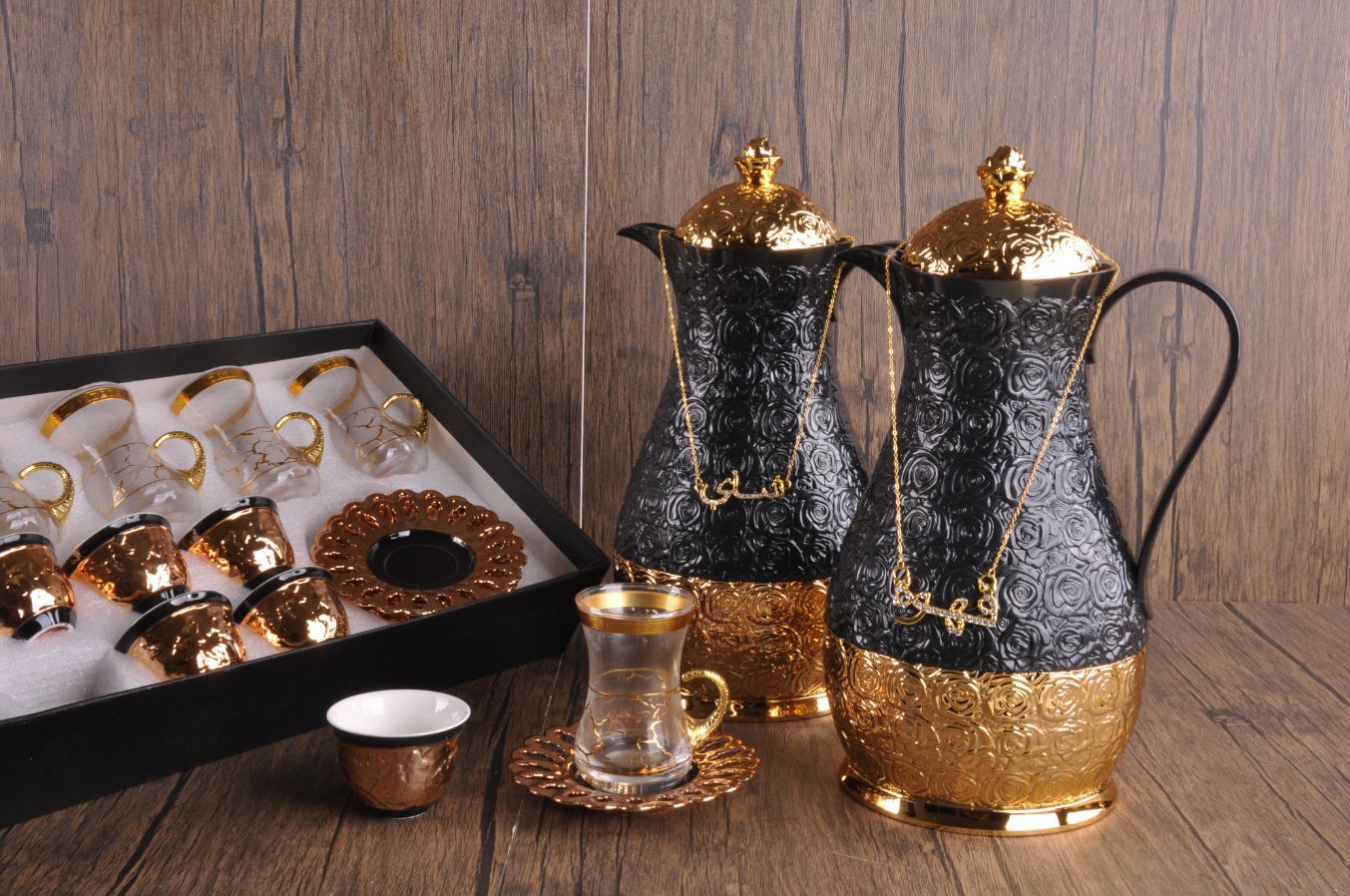 Stocked Royal Black Gold Arabian Glass Liner Carefe Porcelain Cawa Cup 1L Tea Coffee Kettle Set Dallah Pot Arabic Coffee Vacuum Flasks