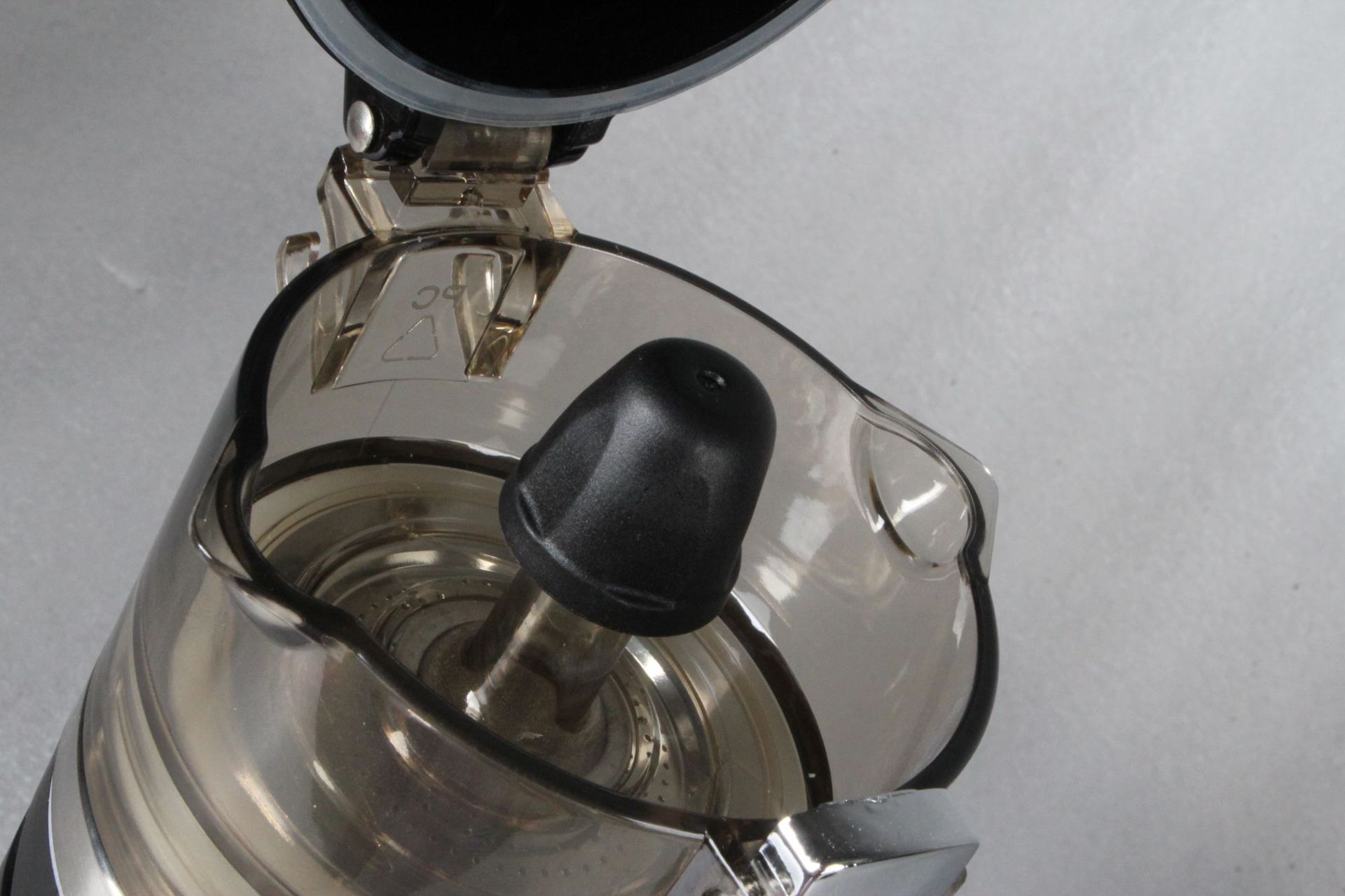 Easy to Carry Portable 12V Outdoor Espresso Machine Fully Automatic Capsule Car Moka Pot