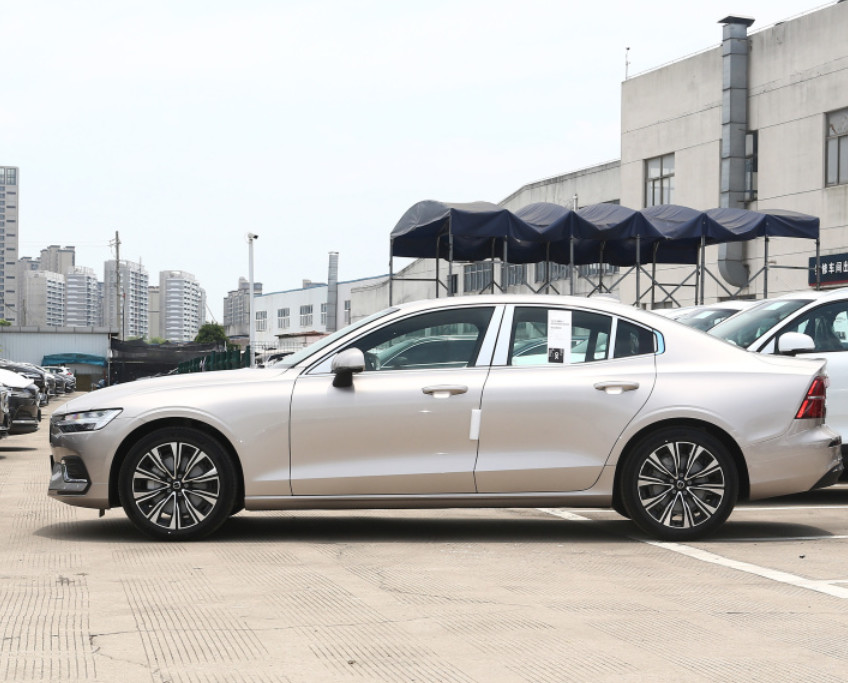 VOLVO S60 2023 B4 Zhiyuan Haohua version 2.0T 163HP L4 Turbo charged Used Car