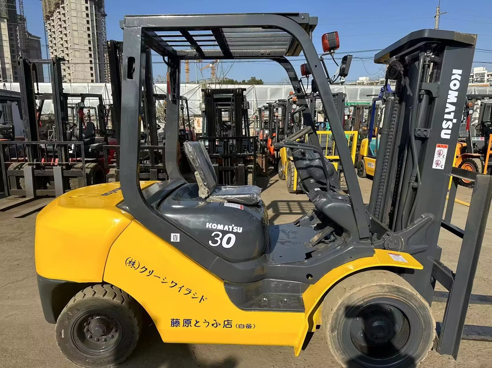 Used Komatsu FD30 3 Ton Diesel Forklift in Japan with 4D94LE Engine Model