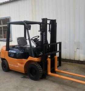 Quality Diesel 2.5 Ton Toyota Forklift Two Stages 3000mm Lifting Height 3m lifting Height wholesale