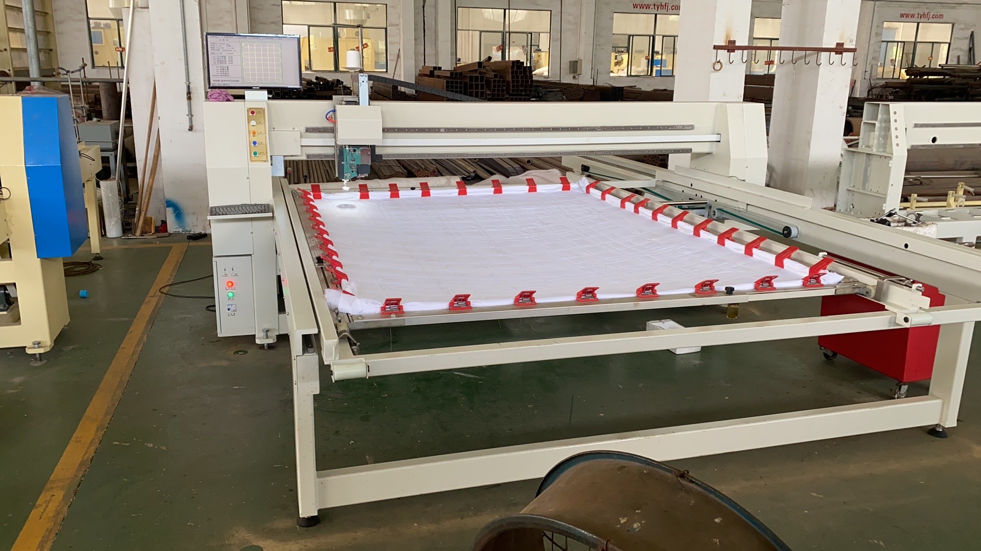 Sofa Bed Cover Bedspread 1 Head Computerized Quilting Machine Automatic Cutting