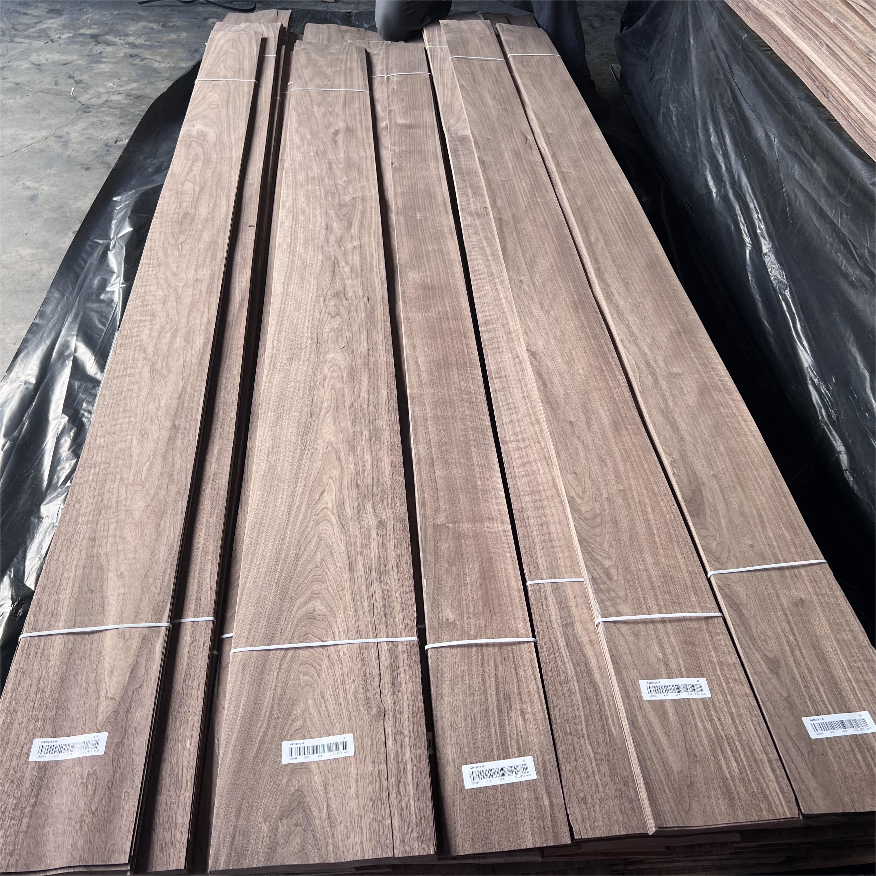 Natural Walnut 0.5mm Wood Veneer Plywood For Cabinet Wall And Door Decoration