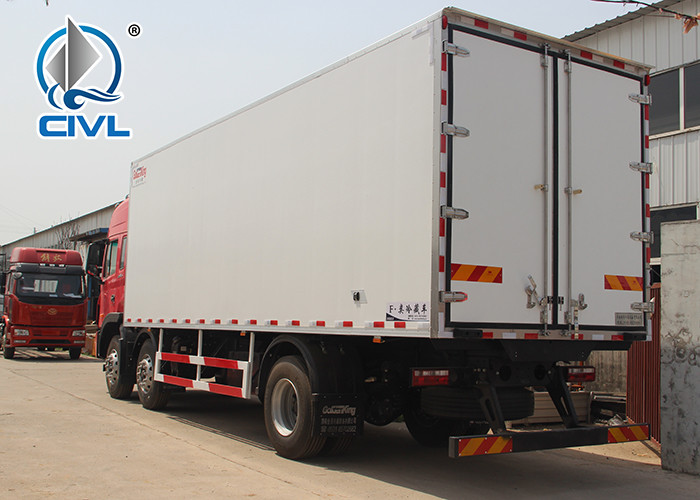 Euro 2 5 Ton Refrigerated Truck For Frozen Foods Transporting XL-300 -18 Degree Goods Truck