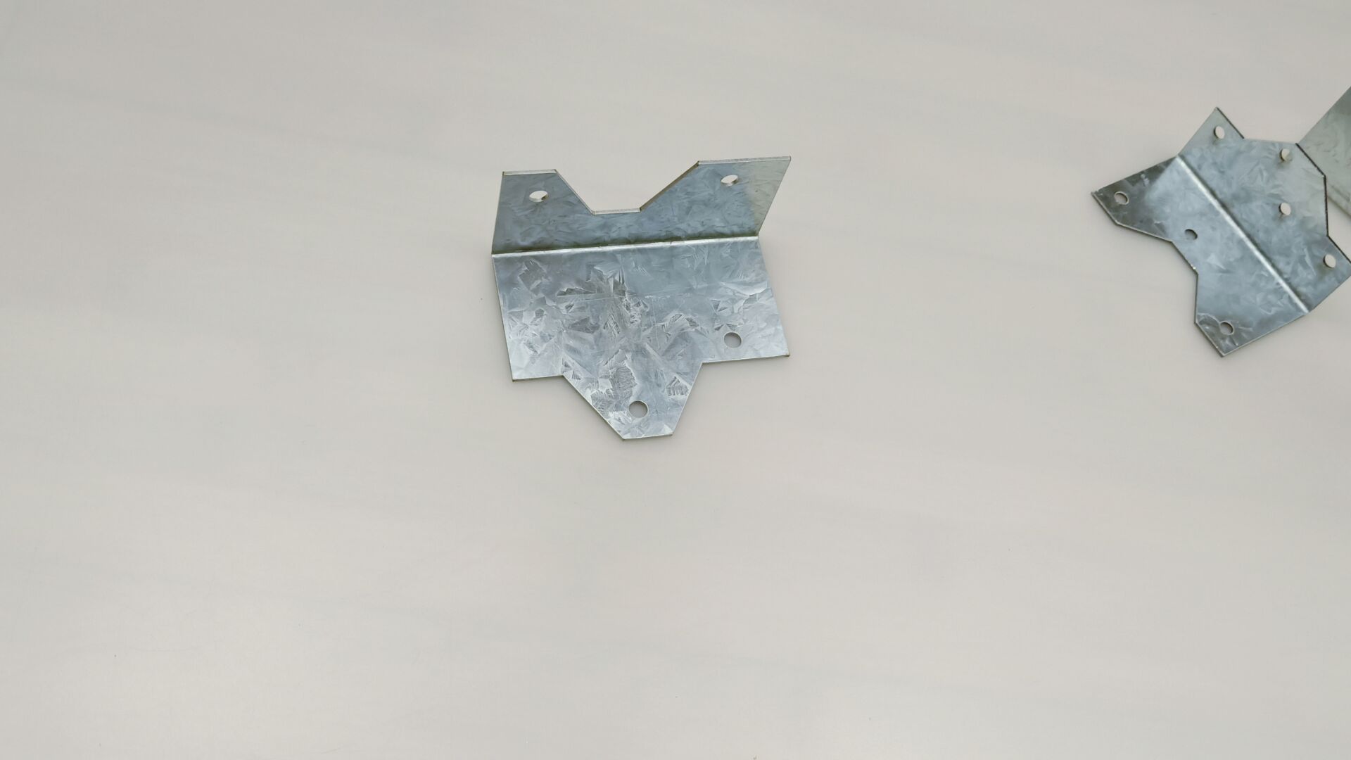 Thickness 1mm Galvanized Steel Adjustable Framing Angles Plate Connectors for Wood