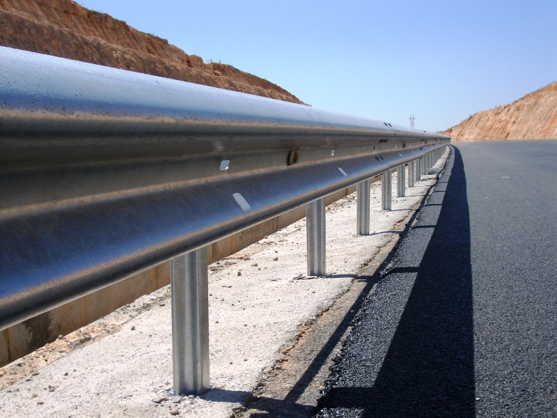 Hot Dipped Galvanized Steel Highway Guardrail Sigma Post with Straight Barrier Design