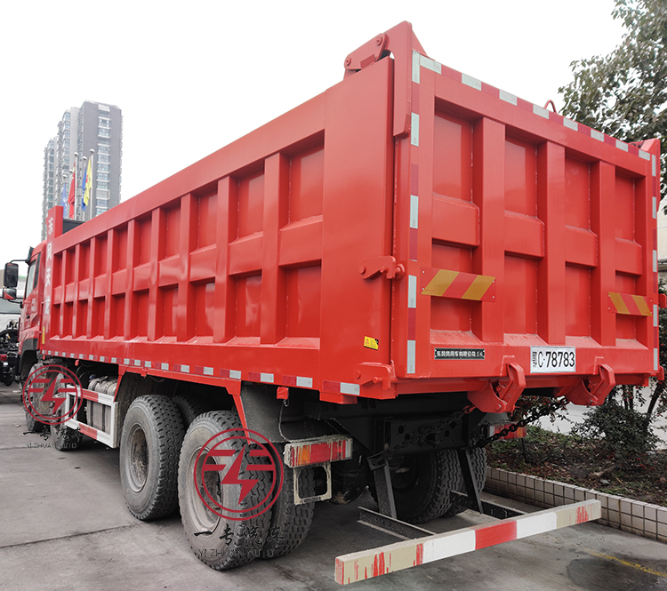 30 Ton Dongfeng 8x4 Heavy Duty Selfloading Tipper Dump Truck Diesel Fuel Automatic Transmission Left Steering Euro 5