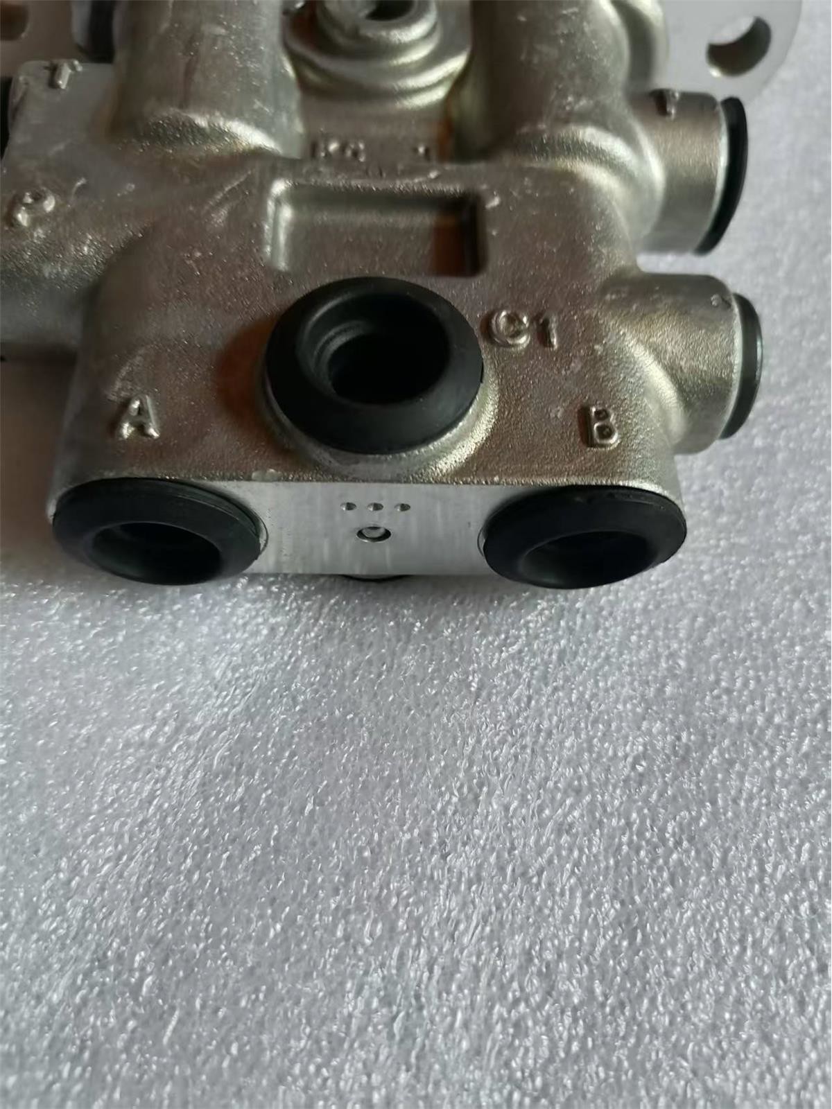 YN30V00080F1 Excavator Hydraulic Part Pilot valve for KOBELCO SK200-6E