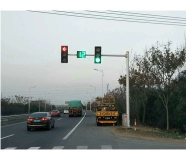 6.8M Height GQ-LP-2 Traffic Light Pole With 10M Arm Length Plastic Spraying