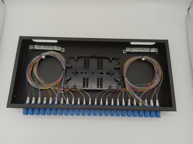 FTTH ODF Wall Mount 48 Fibers Fiber Optic Patch Panel With LC Duplex Coupler Pigtails