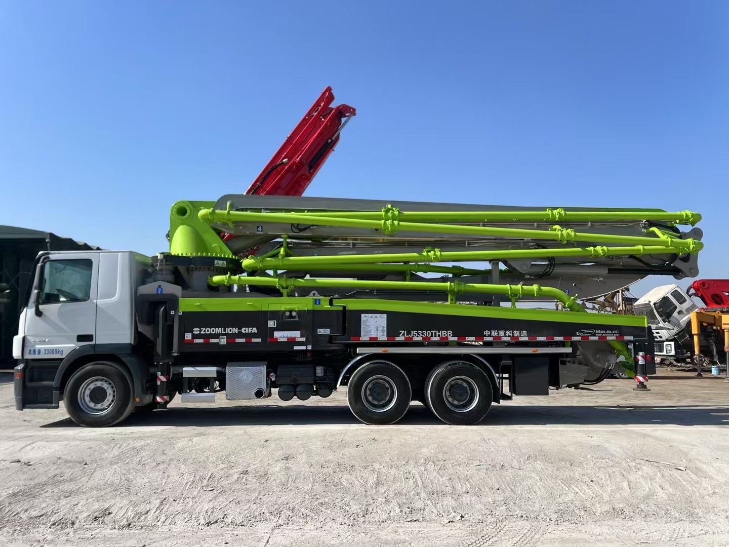 Zoomlion 47m Boom Pump Truck for construction site, for sale at preferential price