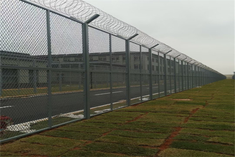 Welded Razor Wire Mesh Fencing Panels With Diamond Hole For African Market
