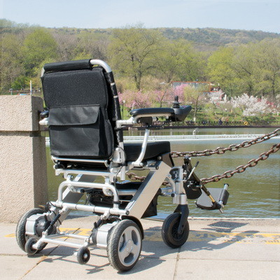 Ultra Light Folding Electric Wheelchair 6km/h With Brushless Controller
