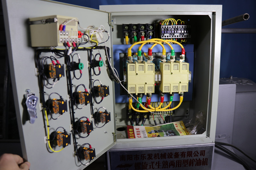 Commercial Soybean Processing Equipment Soybean Screw Oil Presser ISO Certification