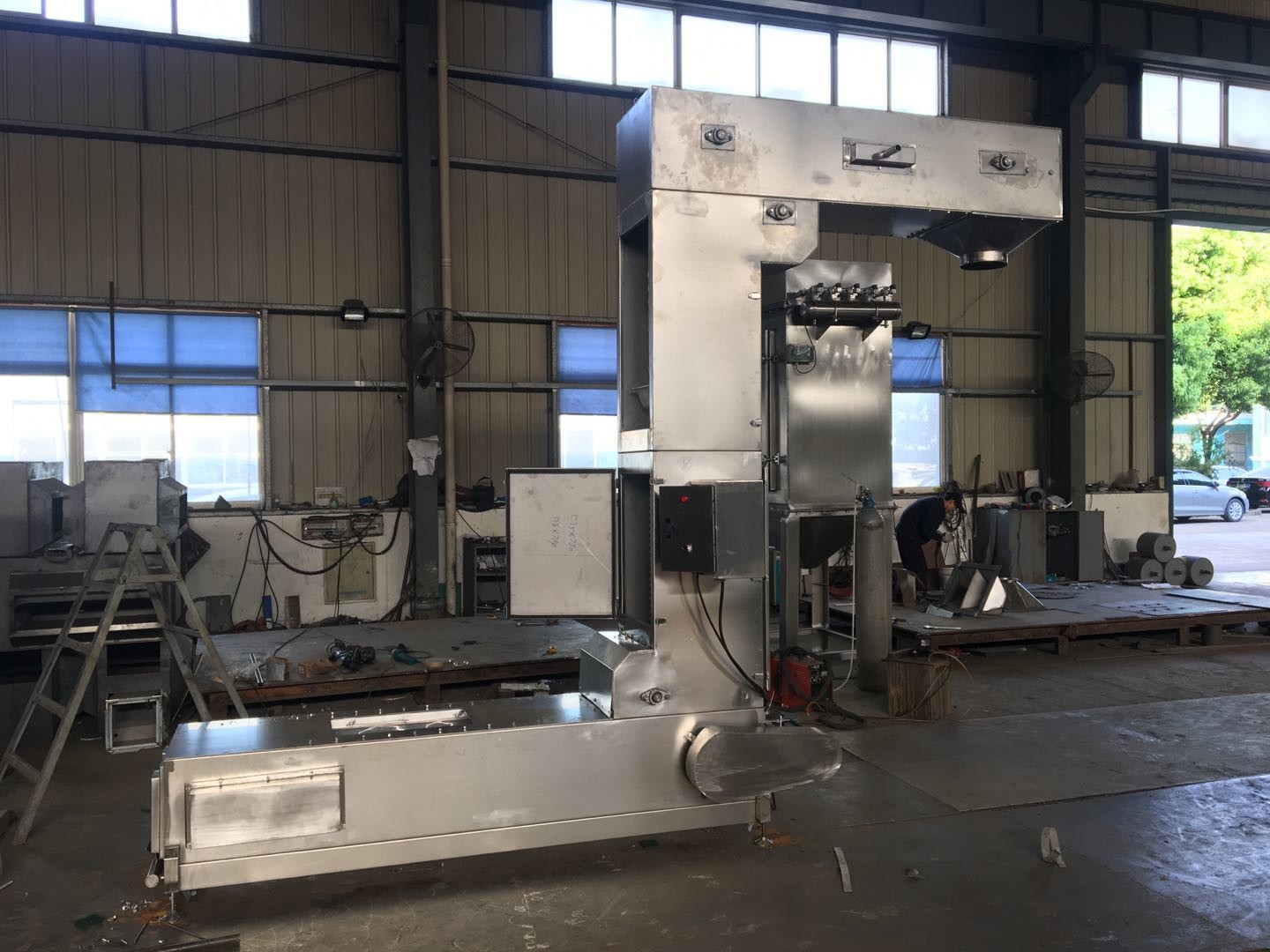 Food Grade Bucket Elevator Conveyor Belt Inclined Screw Conveyor 2L 3L 5L 7L