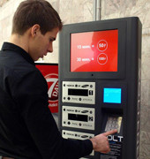 LCD Advertising Cell Phone Charging Station , Charging Stations for Electronics Phone