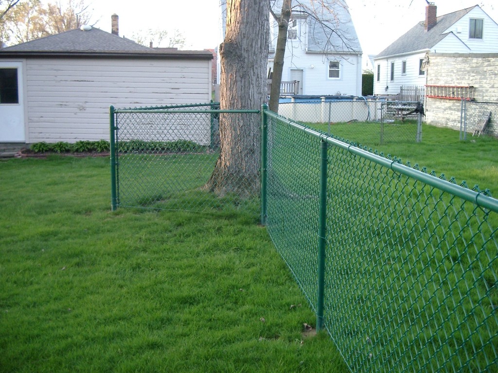 9 Gauge 2 Inch Chain Link Fence With Fittings Green Color