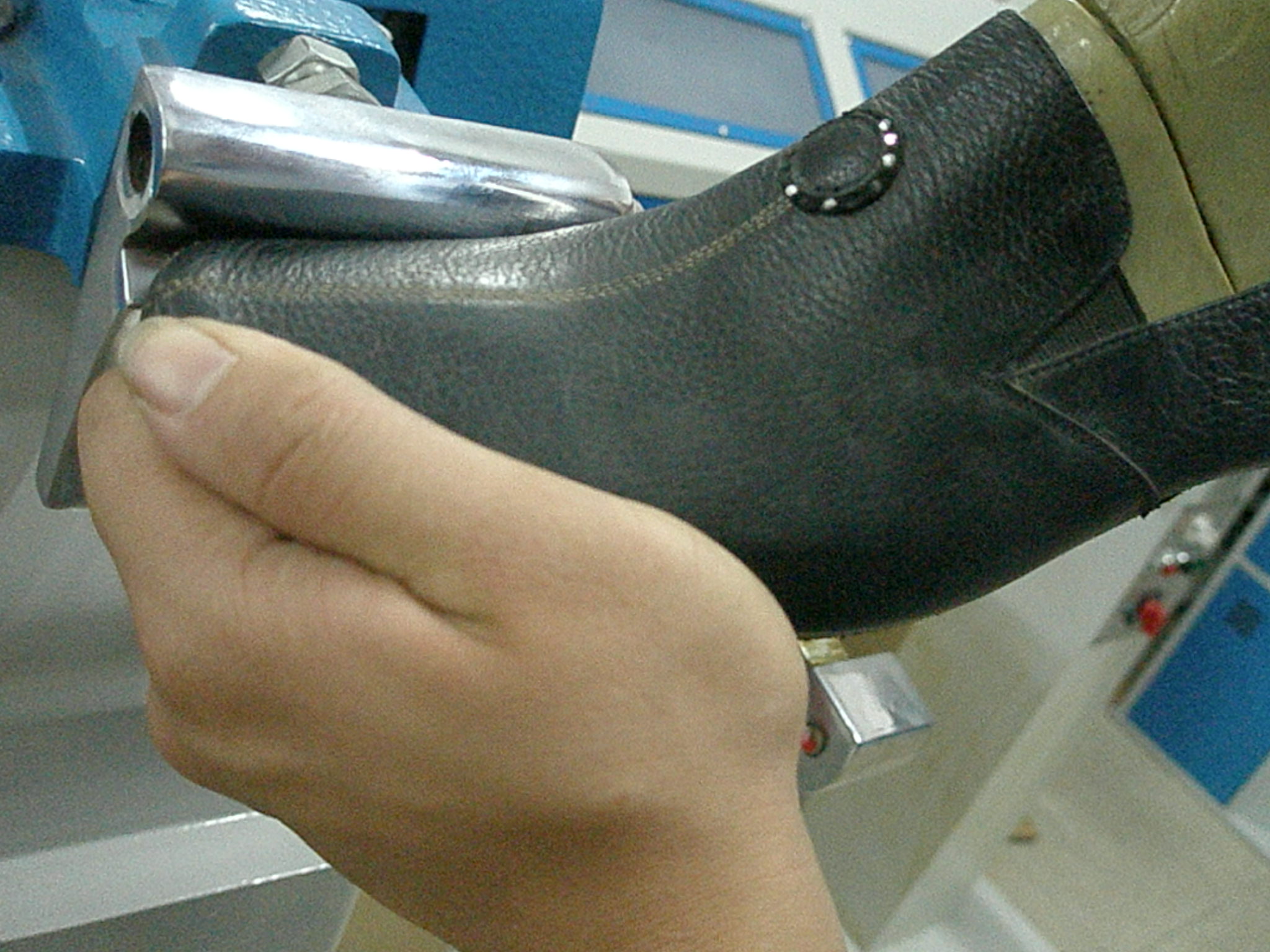 Electric Shoe Pounding Machine Energy Efficiency Footwear Manufacturing Machine