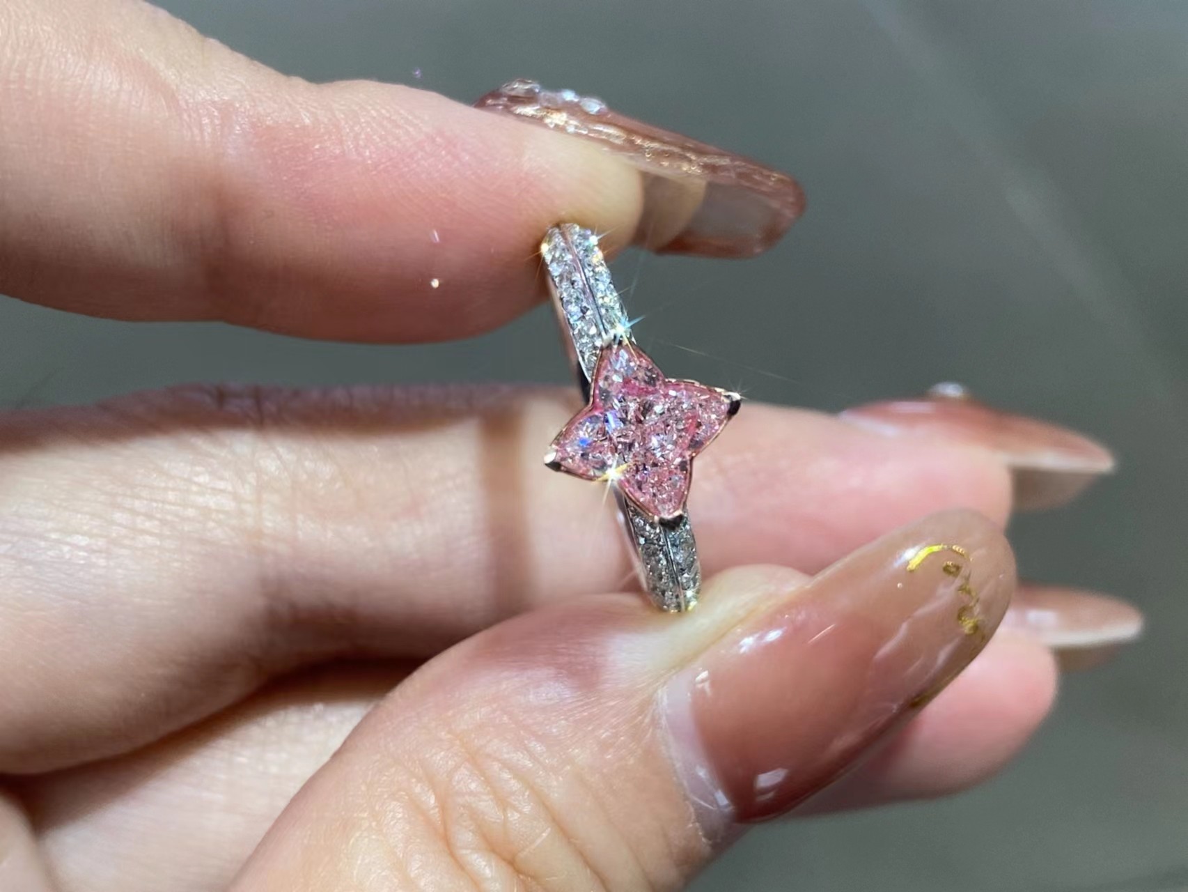 18k White Gold Lab Created Diamond Ring IGI Certified 1.06ct Fancy Pink Flower Shape