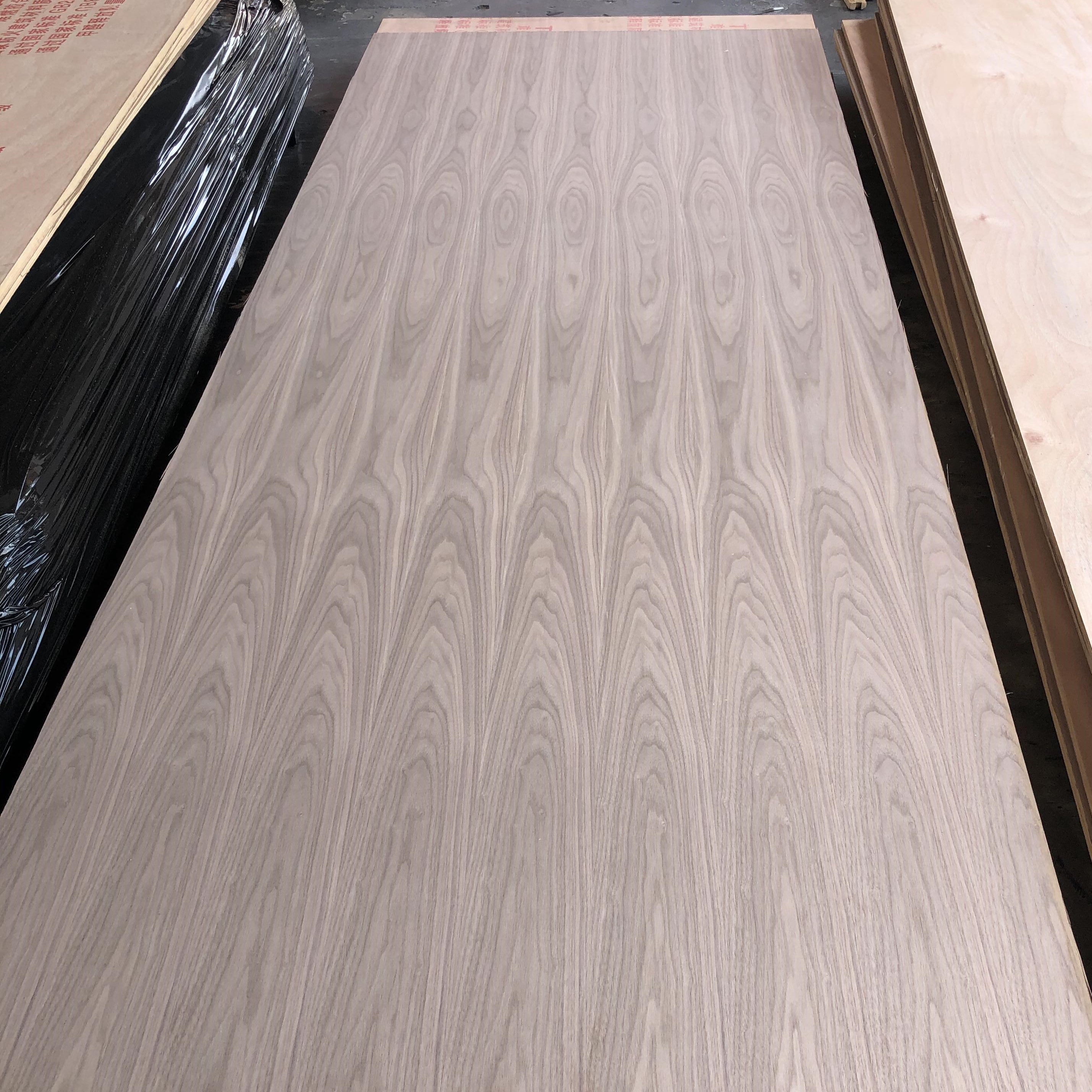 Factory Natural Walnut Wood Veneer Walnut Veneer Sheets Mountain/Straight Grain AA Grade Veneer Wood