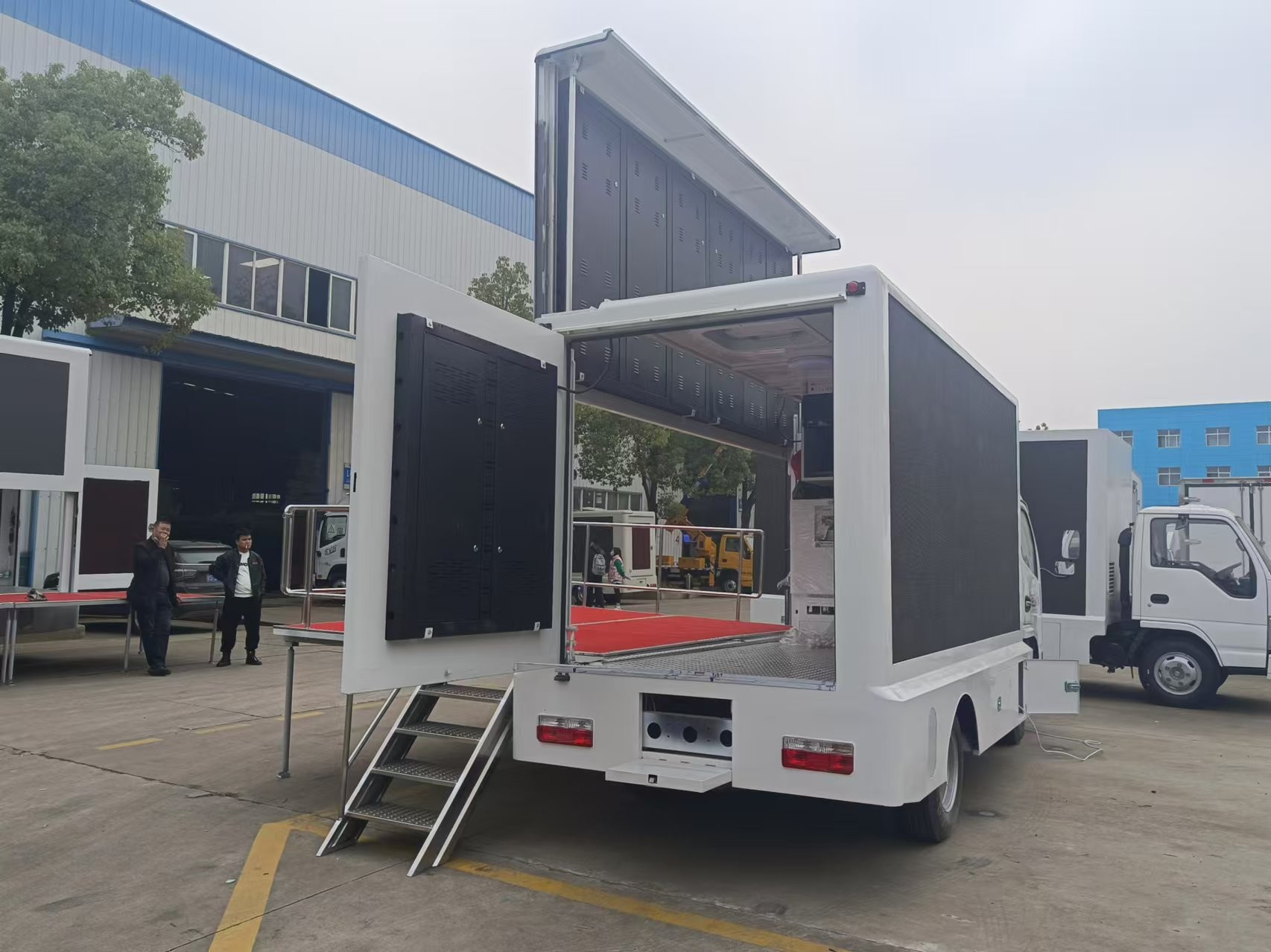 Led Mobile Advertising Vehicle 1500ml Replacement 3 Sides P4 Led Advertising Promotion Truck