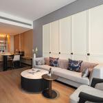 Moderate Soft Package Five Star Luxury King Size Bedroom Set For Business Hotel
