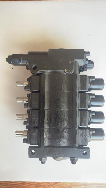 12C1429 Quadruple multi-way valve for 3 ton wheel forklift spare parts for