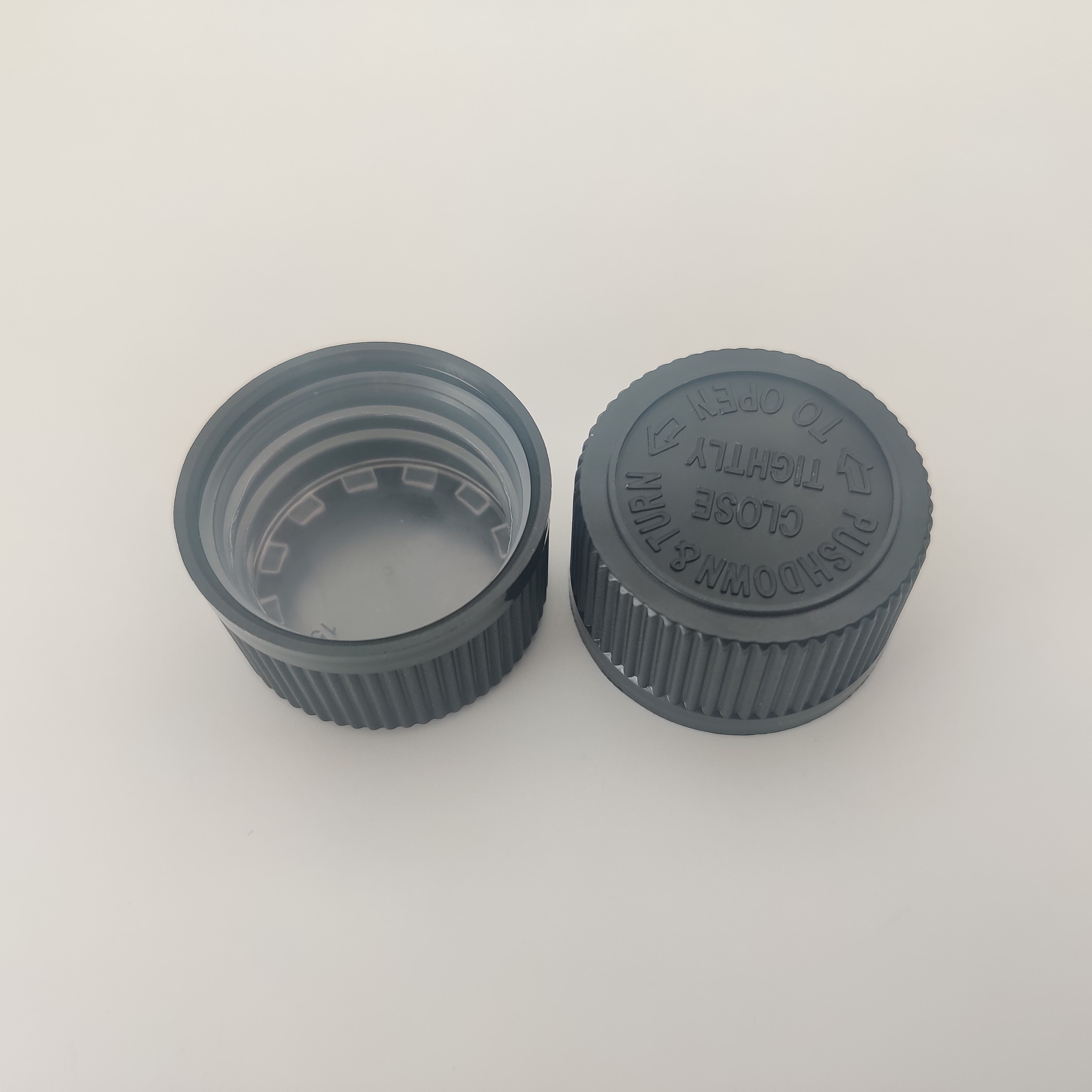 Grey Plastic Screw Lock 28mm Child Resistant Cap For Medicine Bottle