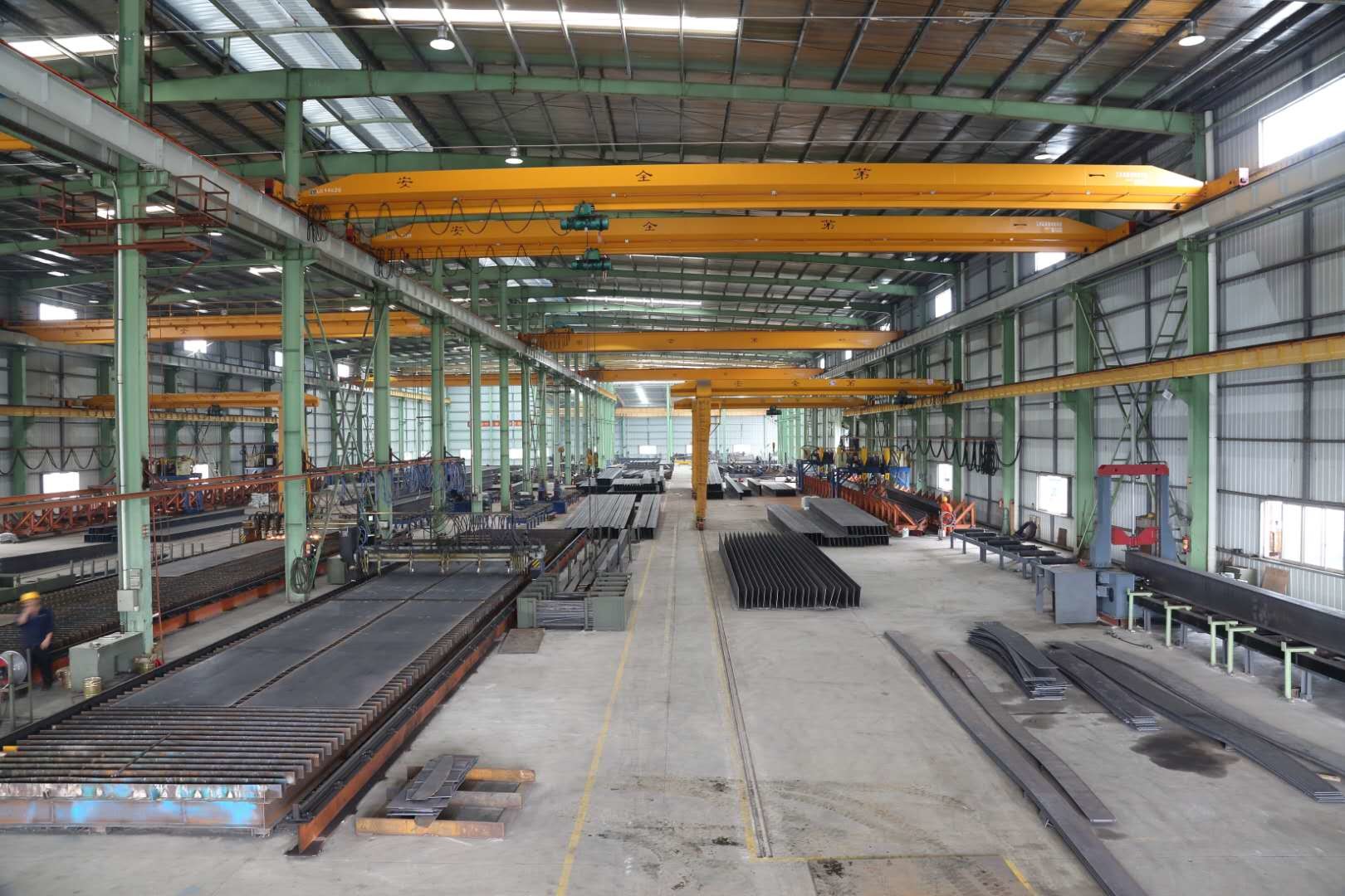 Rigid Building Steel Structure , H Section Frame Steel Structure For Worshop
