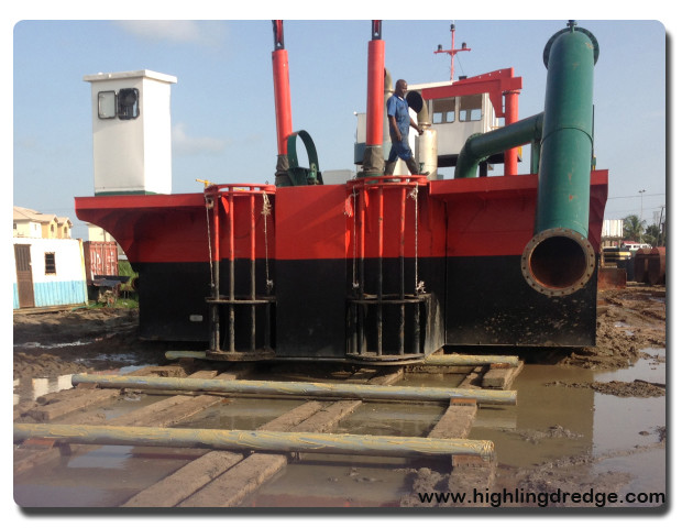 Heavy Duty Sludge dredger ship With Centrifugal Slurry Pump 500 Cubic Meters Per Hour