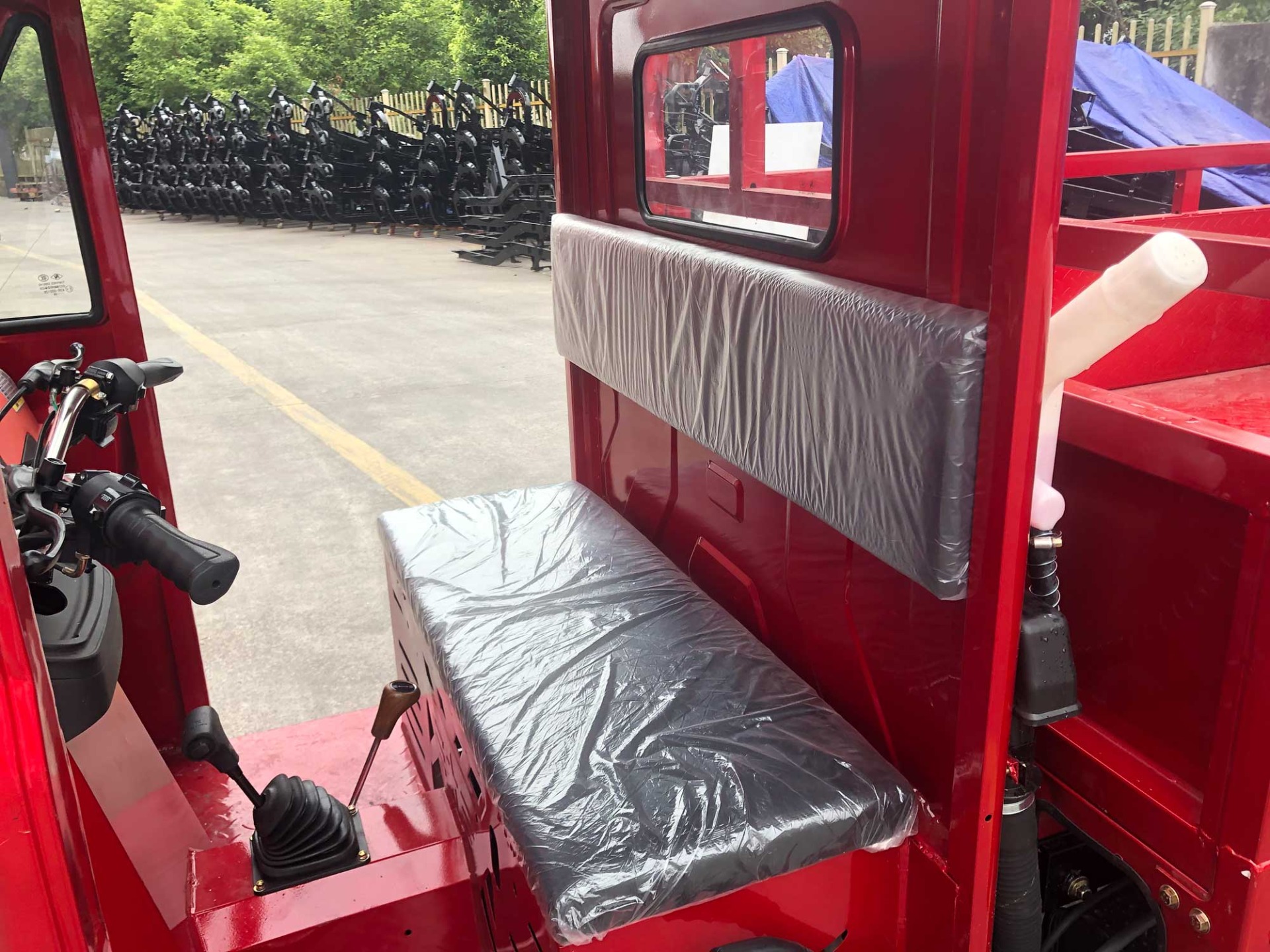 65 km/h Top Speed Diesel Semi Cab Cargo Tricycle Three Wheels Motorcycle 2021 Design