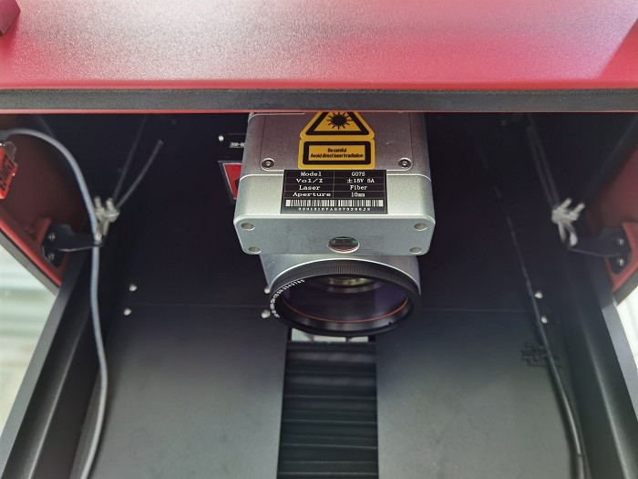 1064nm Gold Fiber Laser Engraver Metal Engraving Machine German Standards