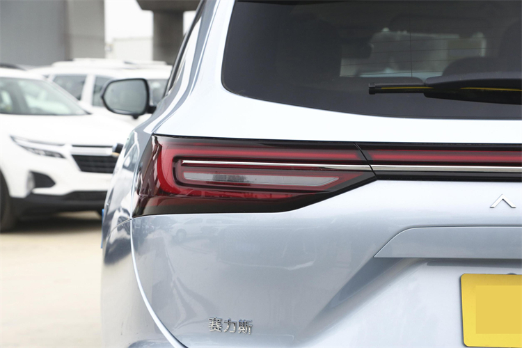 HUA-WEI AITO M7 M5 Second Hand Electric Hybrid Energy Vehicles with 195KM Pure Electric Range and 7.8s Acceleration Time