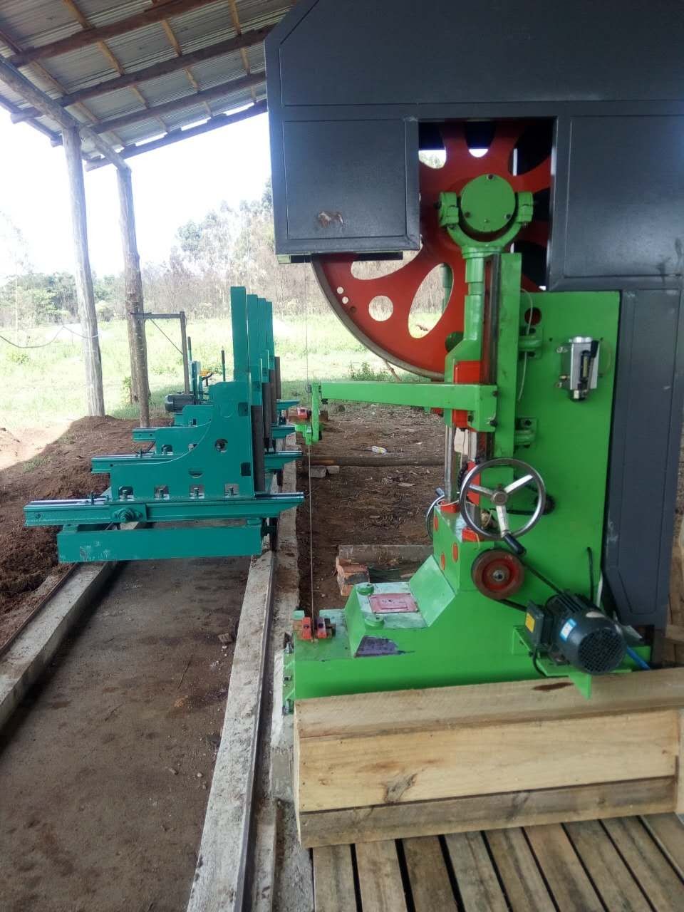 Saw machines woodworking wood cutting vertical band sawmill with log carriage