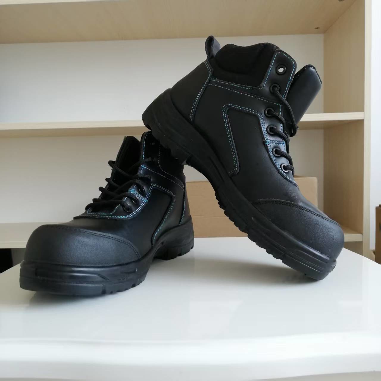Midsole Kevlar Safety Shoes In Genuine Leather For OEM Security Work