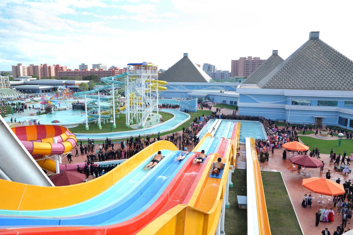 OEM ODM Aqua Water Slide Playground Fiberglass Water Slide Rainbow