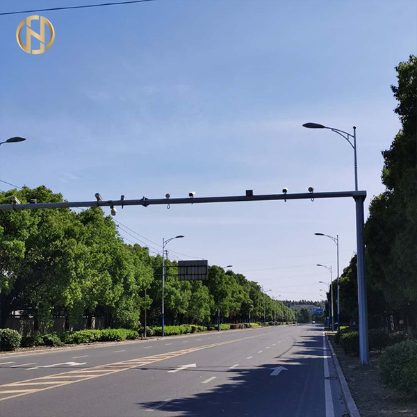 10m Q235 Traffic CCTV Camera Pole Galvanized Single Arm For Monitoring