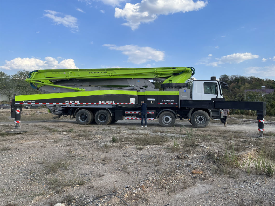 Cpbrothers Stock 2013 Top Renovated Condition Zoomlion 56m Truck Pump Concrete Pump Concrete Mixer for Sale at Low Price