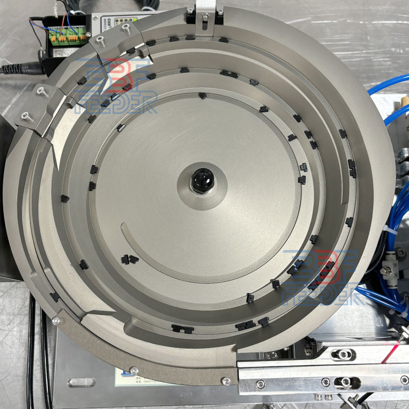Vibratory Feeding System Stainless Steel Parts Vibration Bowl Feeder for Robot Arm