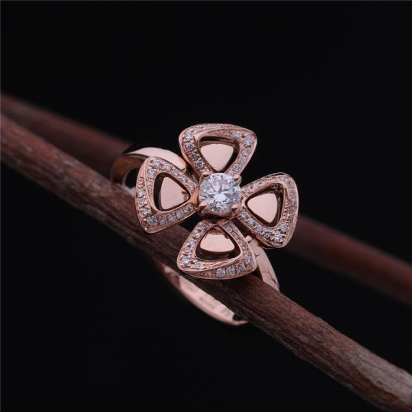 Roman Love Flower Ring Fiorever 18 kt Rose Gold Ring set with a central diamond