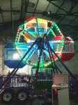 Movable Mini Ferris Wheel 8 Players , Fiberglass Metal Small Kids Ferris Wheel