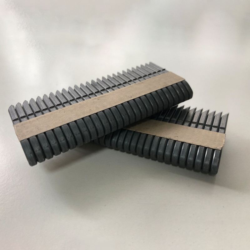 Galvanised 9 Gauge Fencing Staples 40mm Barbed Galfan Divergent