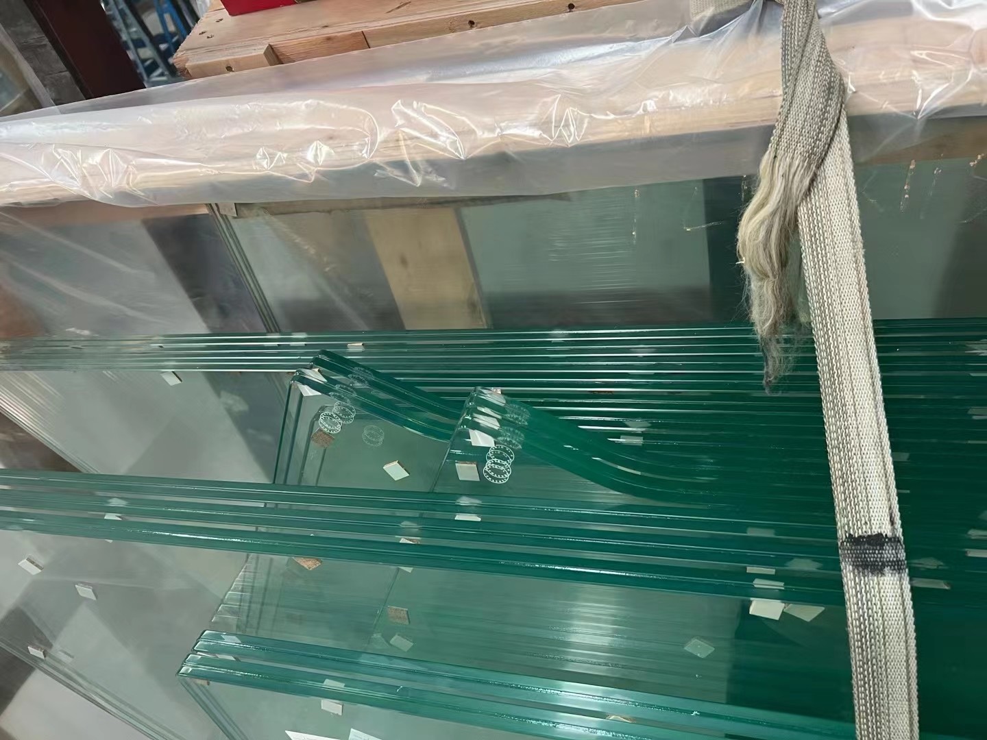 Flat And Curved PVB Laminated Tempered Glass SGP Safty Building Glass For Balustrades Stair Railing