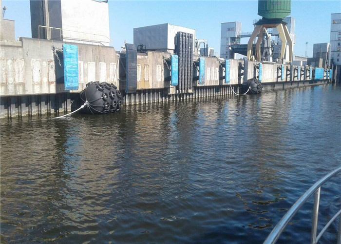 BV / CCS / ISO9001 Certificate Yokohama Pneumatic rubber fender Used For Protect The Boat
