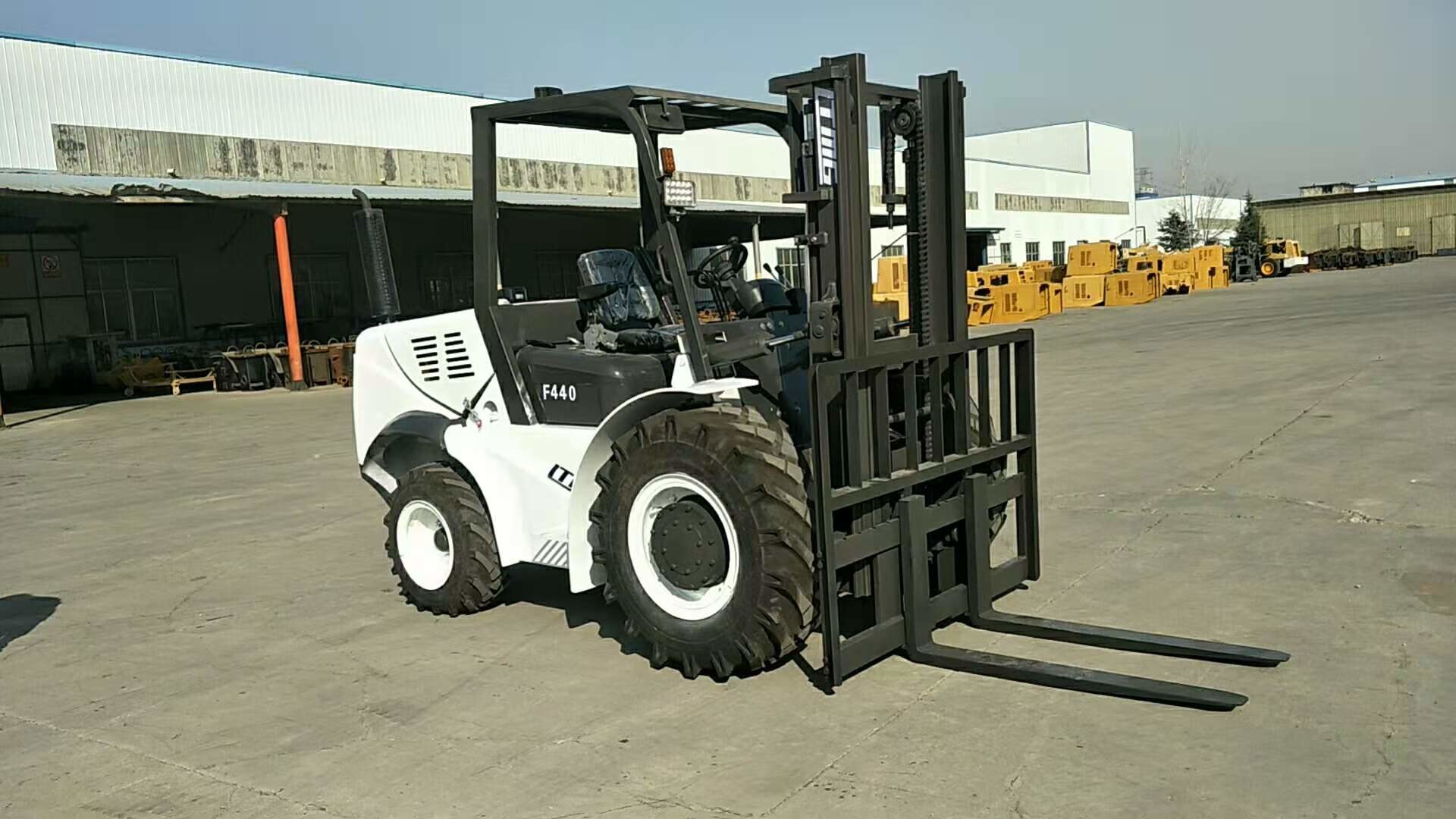 LTMG 4 ton forklift 2WD 4WD rough terrain forklift with triplex full free mast