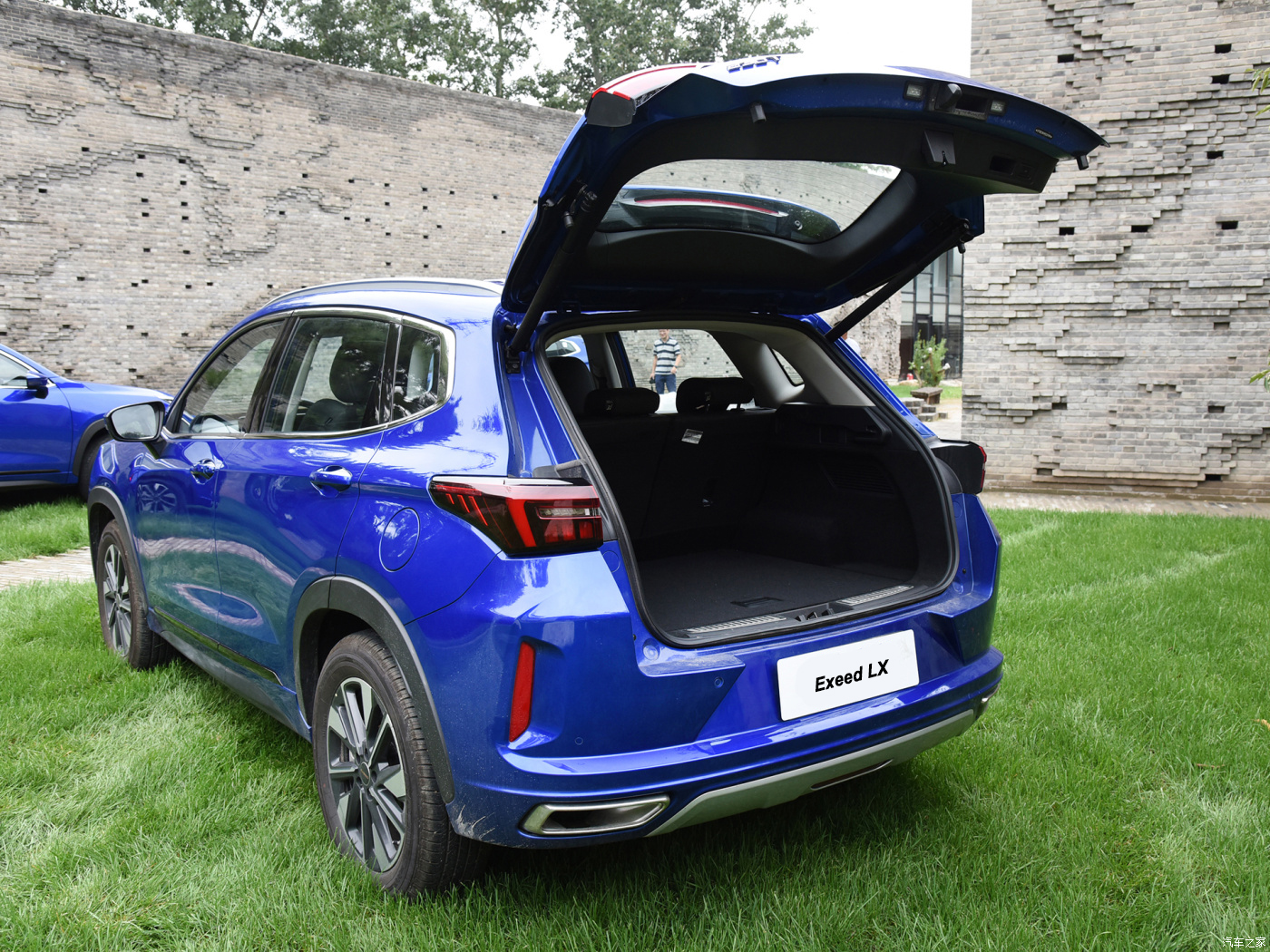 EXEED LX 2023 's Top-Selling 2.0T DCT0KM Gasoline SUV with Electric Rear Window and Fabric Seats